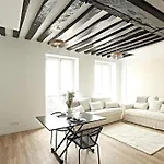Stylish Two-Bedroom Apartment In Saint-Germain